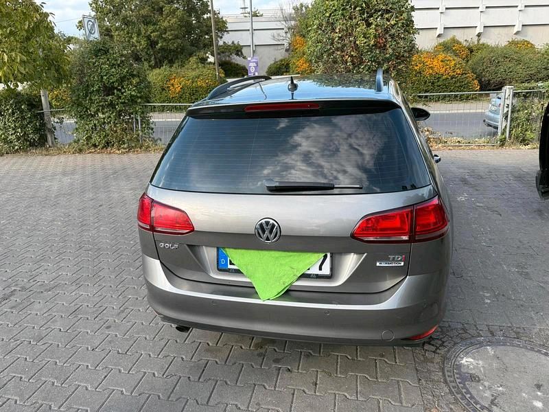 Gold Gebraucht 2015 VW Golf VII Kombi | 8.300 € (Guter Preis) - Bild 1/4