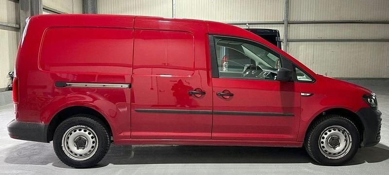 Używany VW Caddy Maxi 102 KM (75 kW) 2020 Czerwony Minivan
