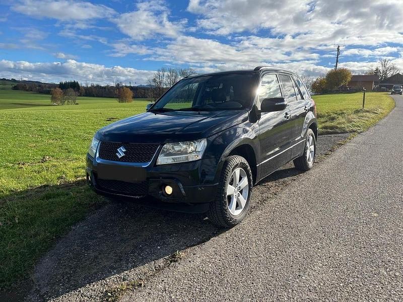 Schwarz Gebraucht 2011 Suzuki Grand Vitara SUV | 8.700 € (Teuer) - Bild 1/4