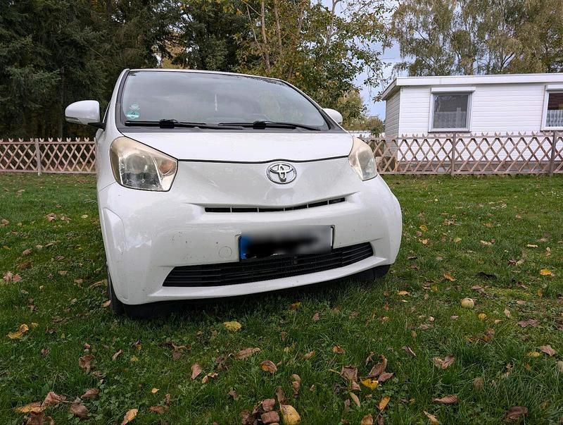 Weiß Gebraucht 2009 Toyota iQ Kleinwagen | 2.999 € (Fairer Preis) - Bild 1/4