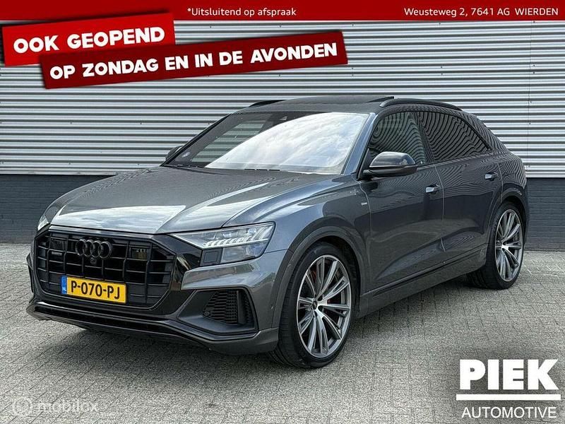 Grau Gebraucht 2021 Audi Q8 Competition SUV | 58.499 € (Teuer) - Bild 1/3