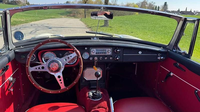 Second-hand MG B 95 CP (69 kW) 1966 Bej Cabrio