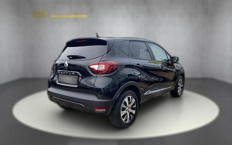 Gebraucht Renault Captur LIMITED Deluxe 90 PS (66 kW) 2019 Schwarz metallic SUV