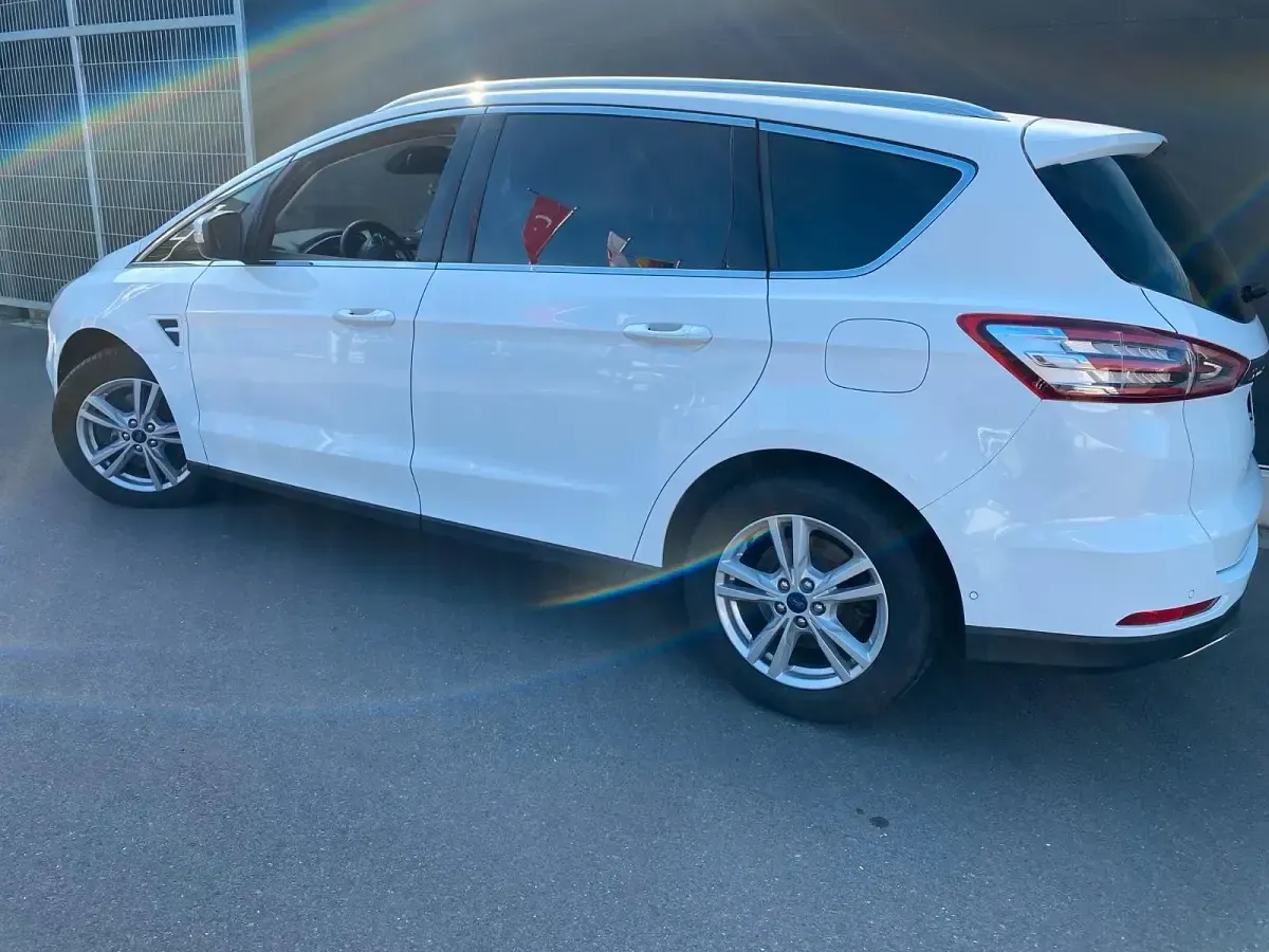 Gebraucht Ford S-MAX S 190 PS (139 kW) 2019 Weiß Van / Kleinbus