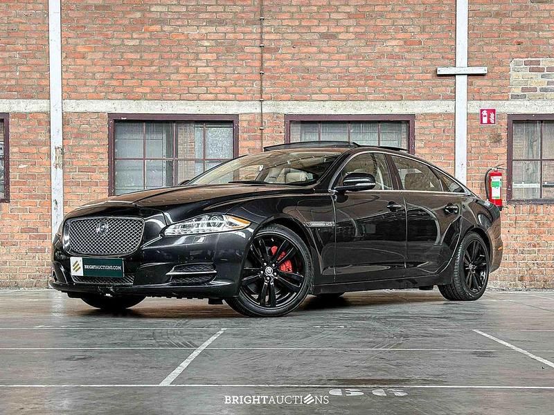 Schwarz Gebraucht 2016 Jaguar XJL Portfolio Limousine | 12.999 € - Bild 1/4