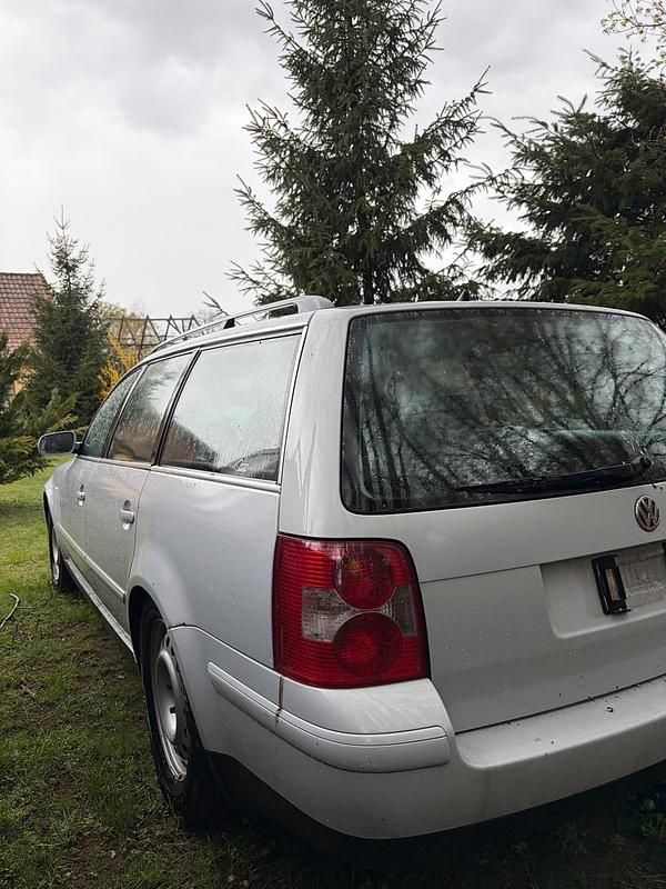 Second-hand VW Passat 190 CP (139 kW) 2002 Argintiu Break