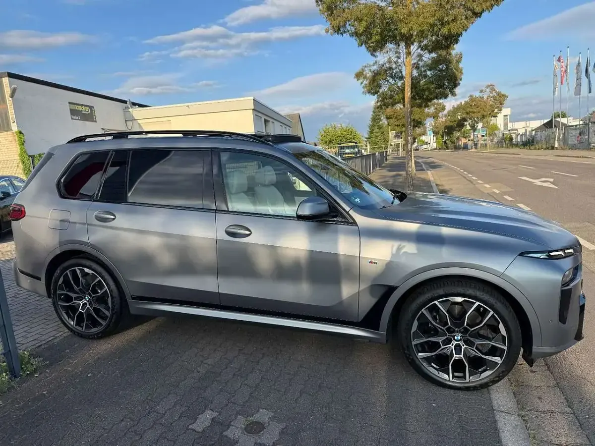 Gebraucht BMW X7 M Sport 352 PS (258 kW) 2023 Grau SUV