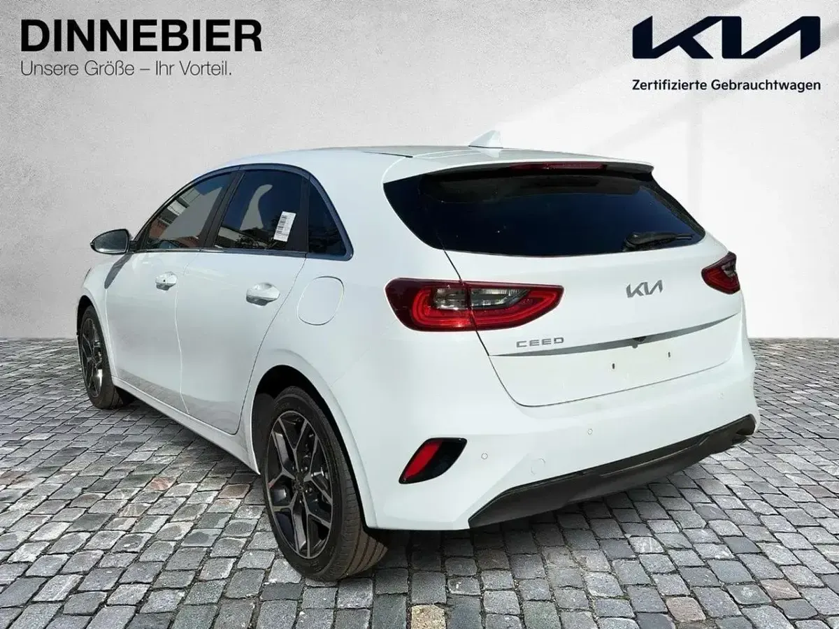 Neu Kia Ceed 140 PS (102 kW) 2026 Carraraweiss Kleinwagen