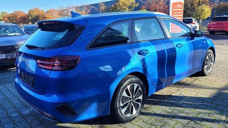 Neu Kia Ceed Sportswagon 140 PS (102 kW) 2026 Blau Kombi