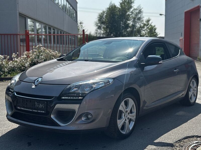 Grau Gebraucht 2013 Renault Mégane III Bose Edition Coupé | 6.490 € (Fairer Preis) - Bild 1/4