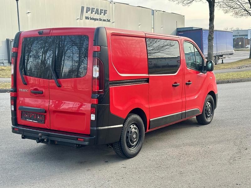 Gebraucht Renault Trafic Komfort 145 PS (106 kW) 2020 Volcano red Van / Kleinbus
