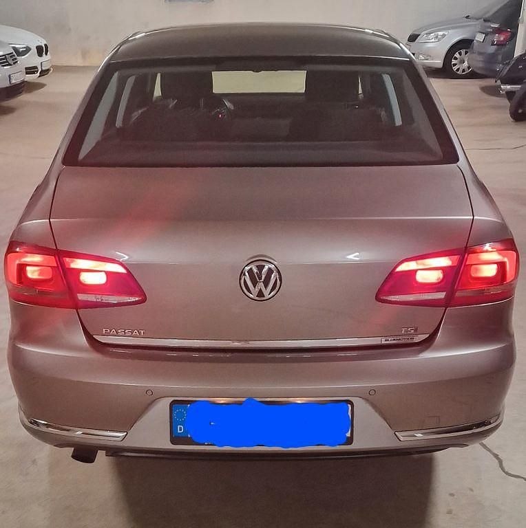 Gebraucht VW Passat Comfortline 122 PS (89 kW) 2012 Braun Limousine