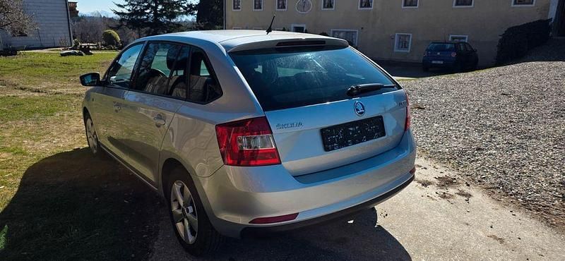 Gebraucht Skoda Rapid 105 PS (77 kW) 2015 Silber Kleinwagen