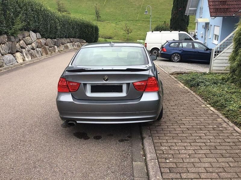 Gebraucht BMW 320 170 PS (125 kW) 2009 Grau Limousine