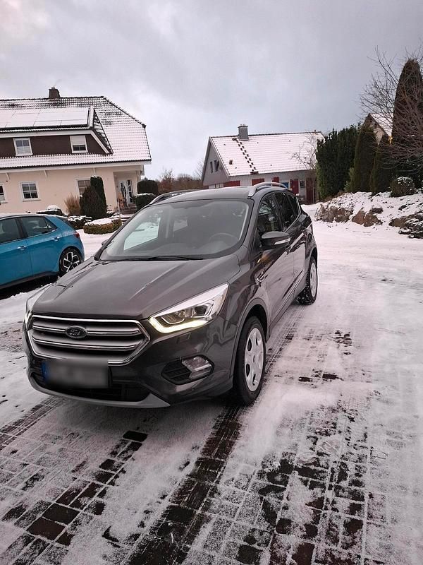 Gebraucht Ford Kuga Cool & Connect 150 PS (110 kW) 2019 Grau SUV