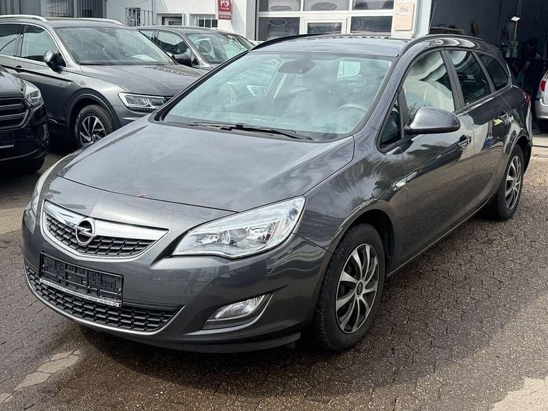 Gebraucht Opel Astra Edition 140 PS (102 kW) 2012 Karbongrau/technical grey Kombi
