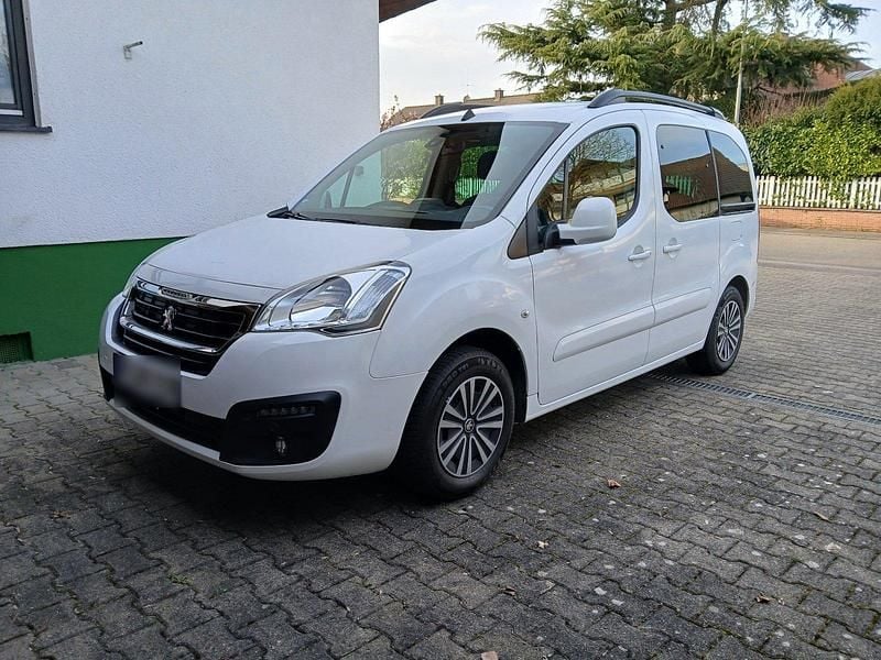 Gebraucht Peugeot TePee 100 PS (73 kW) 2016 Weiß Kombi