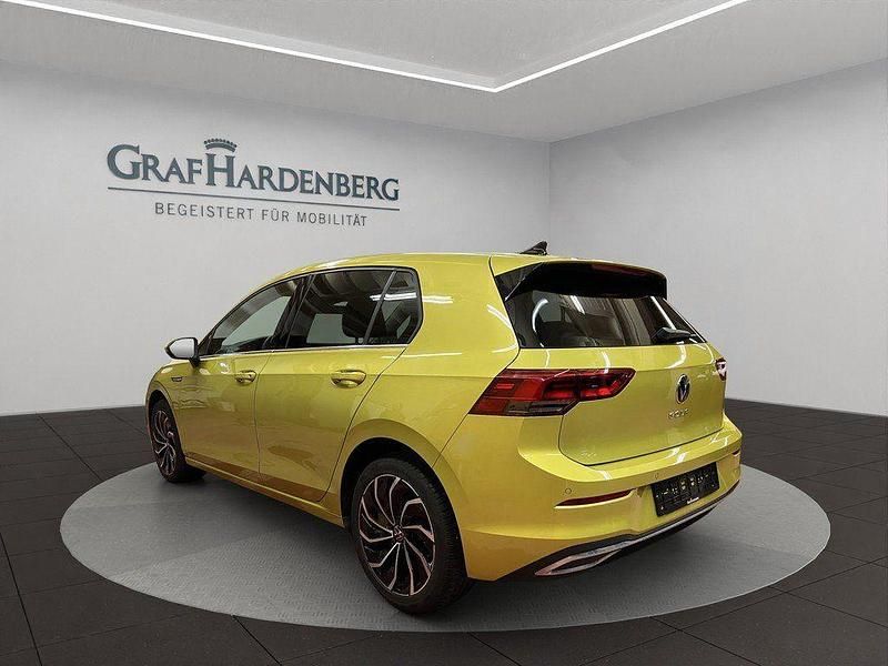 Gebraucht VW Golf VIII Style 190 PS (139 kW) 2024 Gelb Limousine