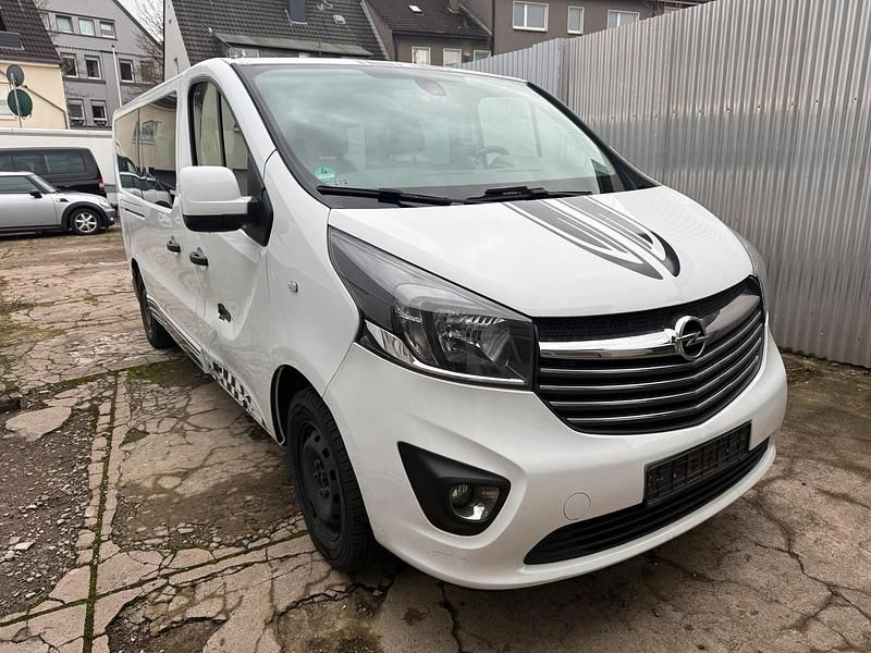 Weiß Gebraucht 2017 Opel Vivaro Van / Kleinbus | 12.590 € (Superpreis) - Bild 1/4