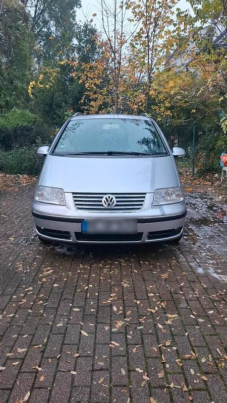 Grau Gebraucht 2008 VW Sharan Van / Kleinbus | 4.500 € (Fairer Preis) - Bild 1/4