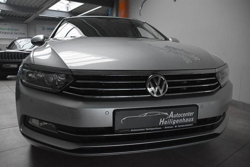 Silber Gebraucht 2017 VW Passat Comfortline Kombi | 13.380 € (Guter Preis) - Bild 1/4