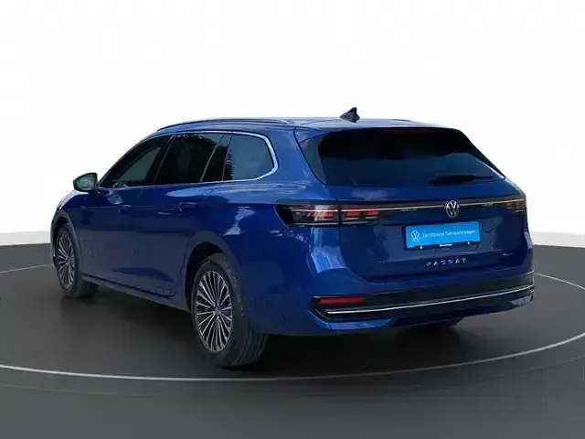 Gebraucht VW Passat Elegance 193 PS (141 kW) 2025 Blau Kombi