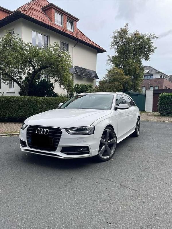 Weiß Gebraucht 2015 Audi A4 Attraction Kombi | 12.750 € (Fairer Preis) - Bild 1/4