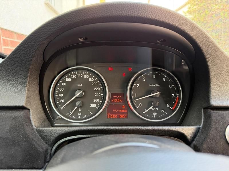 Gebraucht BMW 325 Basis 18 PS (13 kW) 2006 Schwarz Coupé