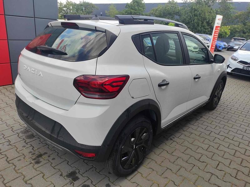 Gebraucht Dacia Sandero Essentiel 101 PS (74 kW) 2024 Weiß Kleinwagen