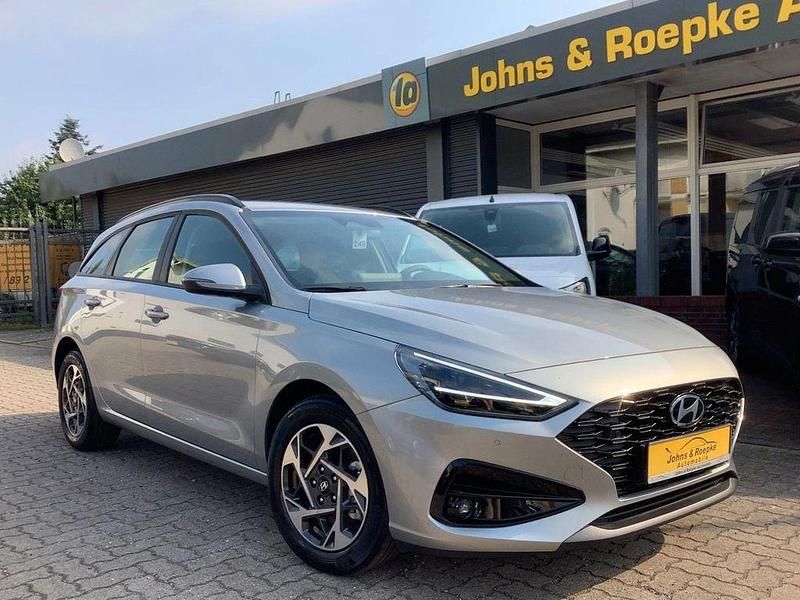 Silber Neu 2025 Hyundai i30 Advanced Kombi | 25.490 € (Fairer Preis) - Bild 1/4
