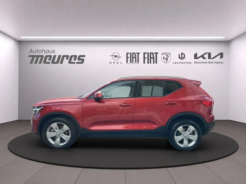 Gebraucht Volvo XC40 Core 163 PS (119 kW) 2024 Rot SUV