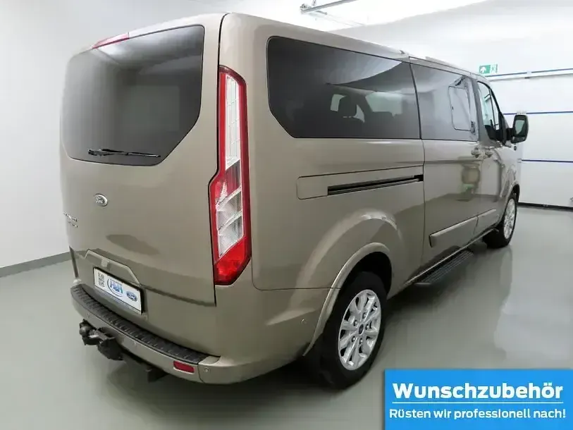 Usado Ford Tourneo Custom Titanium 185 HP (136 kW) 2022 Prateado Van