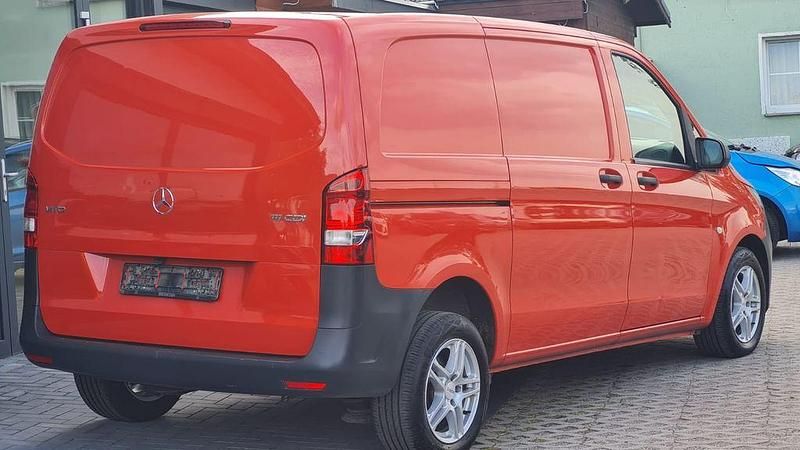 Gebraucht Mercedes Vito 114 PS (83 kW) 2019 Rot Van