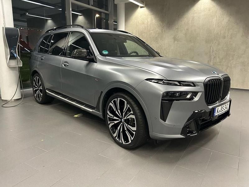 Grau Gebraucht 2024 BMW X7 M Sport SUV | 89.000 € (Etwas zu teuer) - Bild 1/1