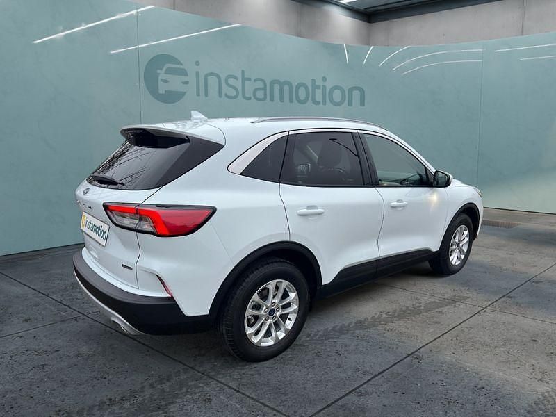 Gebraucht Ford Kuga Titanium 224 PS (164 kW) 2022 Weiß SUV