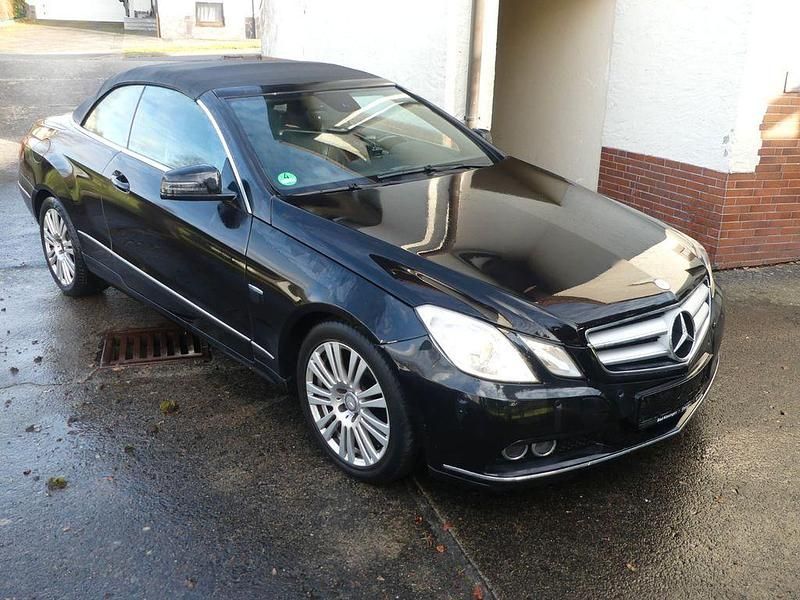 Gebraucht Mercedes E220 170 PS (125 kW) 2011 Schwarz Cabrio
