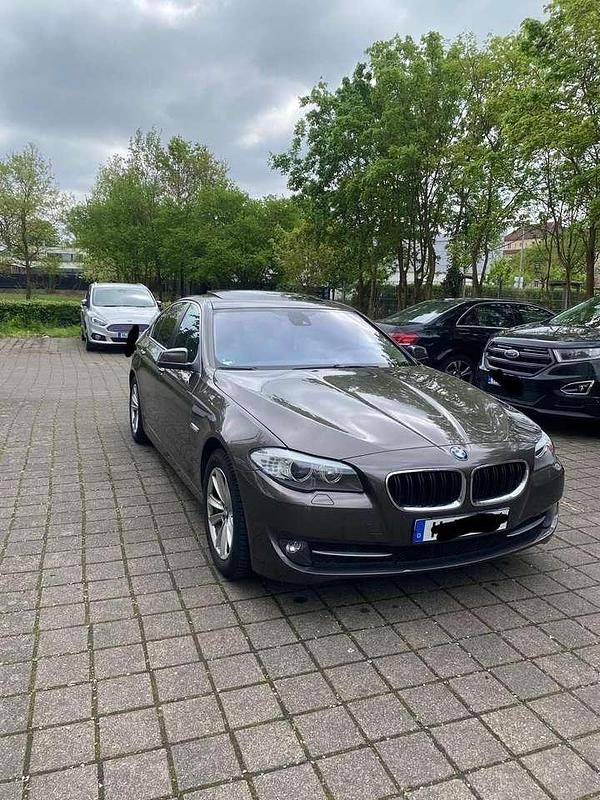 Braun Gebraucht 2012 BMW 525 Limousine | 15.999 € (Fairer Preis) - Bild 1/4
