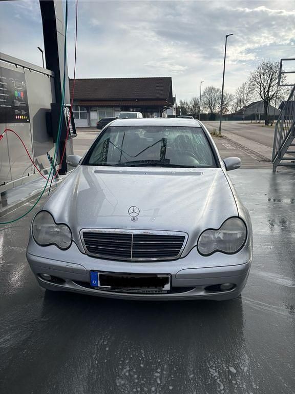 Silber Gebraucht 2001 Mercedes C220 Classic Limousine | 2.900 € (Fairer Preis) - Bild 1/4