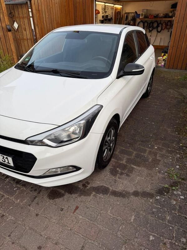 Weiß Gebraucht 2018 Hyundai i20 Kleinwagen | 8.700 € (Guter Preis) - Bild 1/4