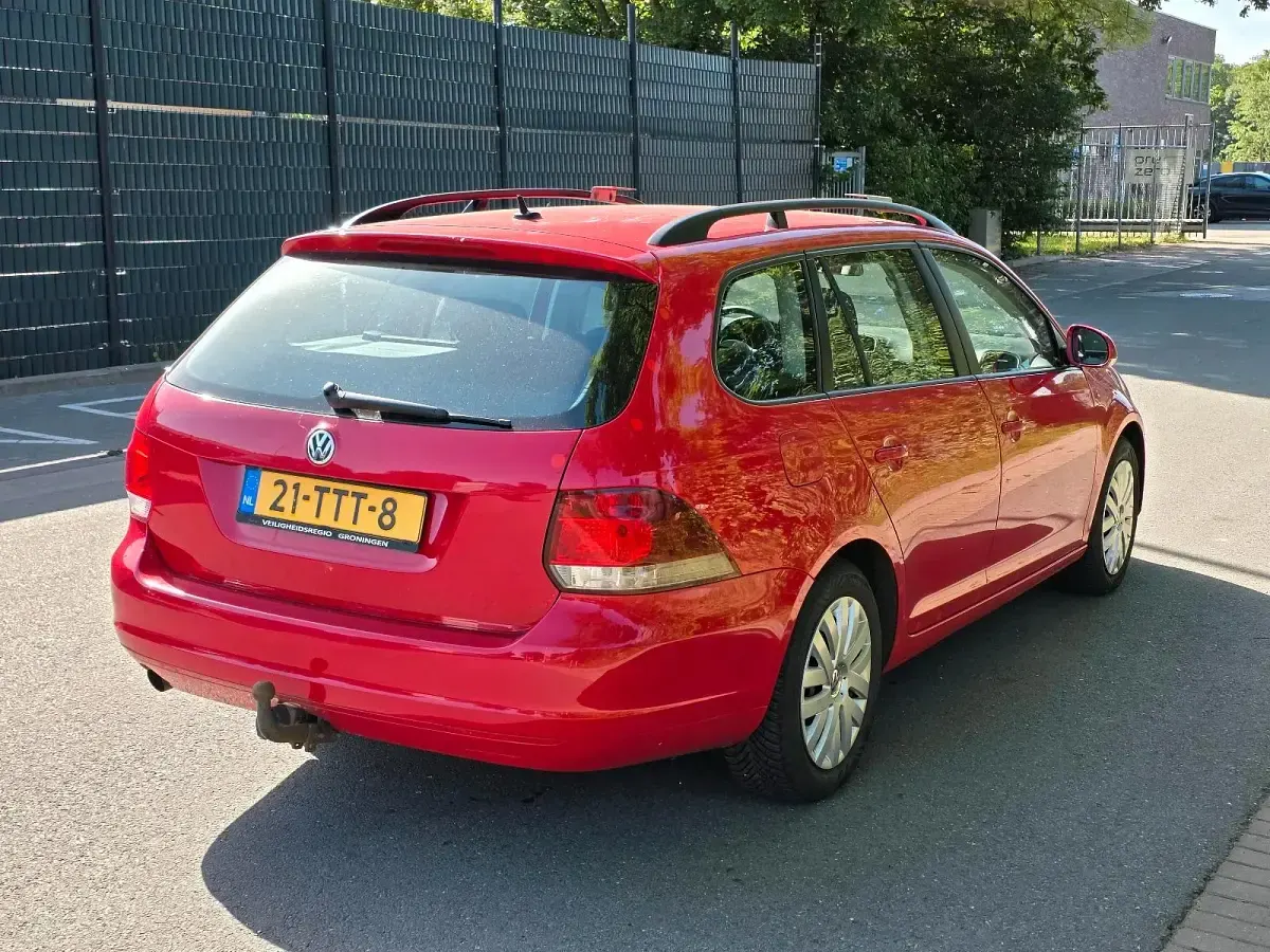 Second-hand VW Golf VII 104 CP (76 kW) 2012 Roșu Break