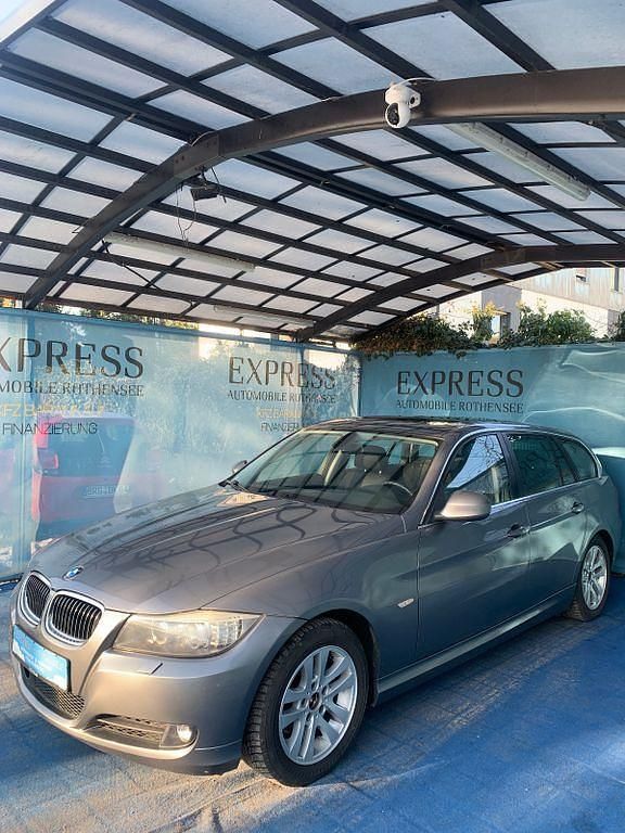 Gebraucht BMW 325 Sport Line 218 PS (160 kW) 2009 Grau Kombi