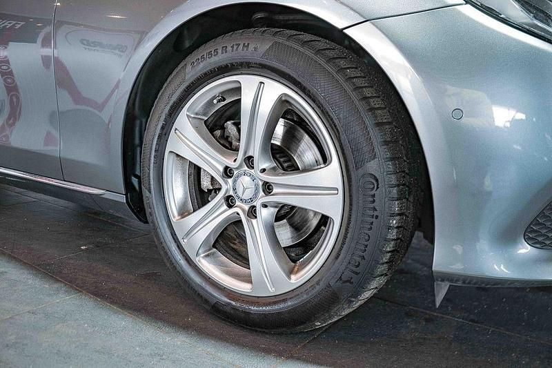 Gebraucht Mercedes E220 Avantgarde 194 PS (142 kW) 2016 Grau Limousine