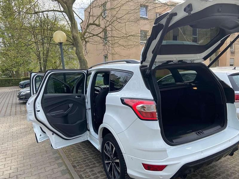 Gebraucht Ford Kuga ST-Line 175 PS (128 kW) 2018 Weiß SUV