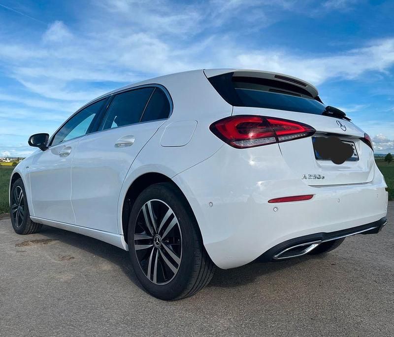 Gebraucht Mercedes A250 Advanced 218 PS (160 kW) 2021 Weiß Limousine