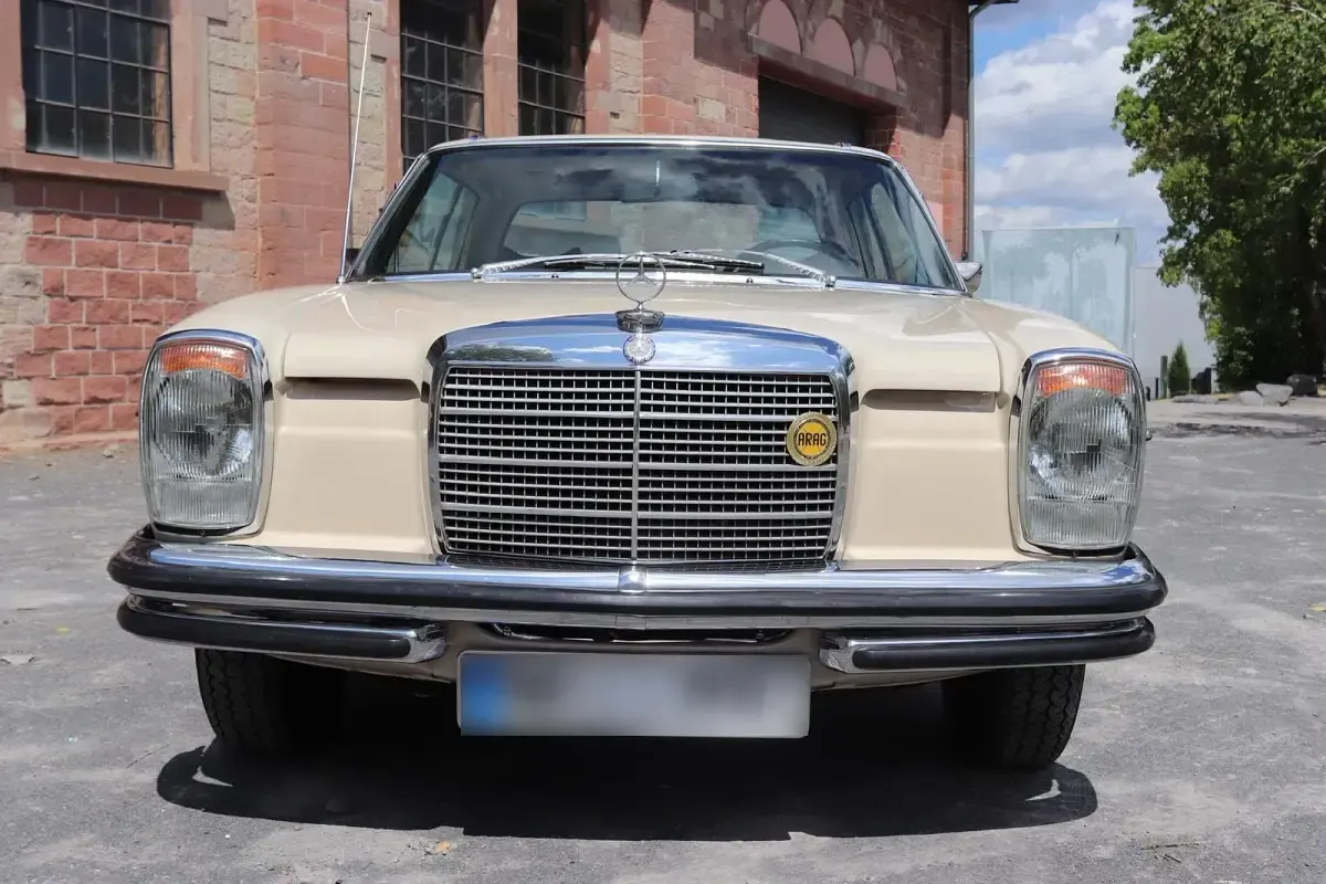 Gebraucht Mercedes W114 150 PS (110 kW) 1969 Beige Coupé