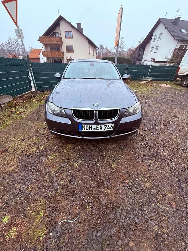 Grün Gebraucht 2006 BMW 318 Limousine | 2.750 € (Fairer Preis) - Bild 1/4