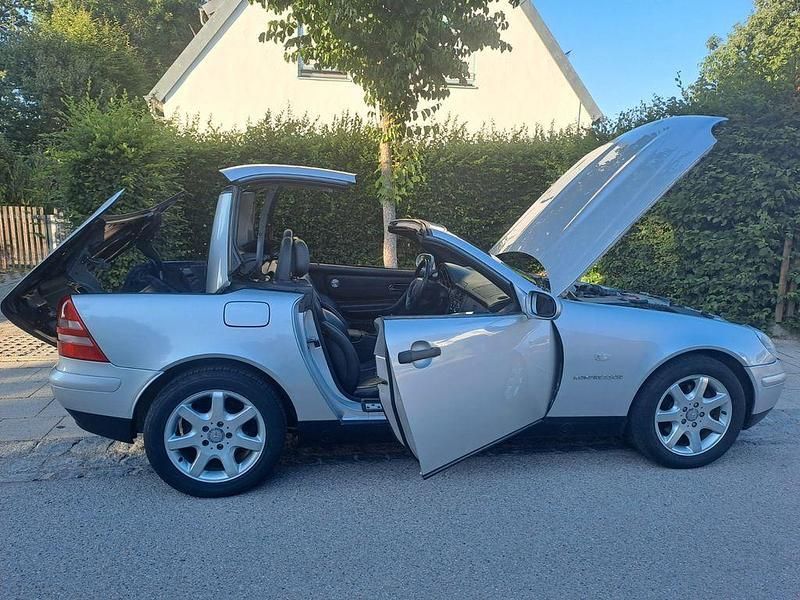 Silber Gebraucht 1997 Mercedes SLK230 Cabrio | 4.444 € (Fairer Preis) - Bild 1/4