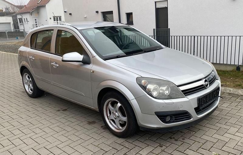 Gebraucht Opel Astra Edition 105 PS (77 kW) 2007 Silber Limousine