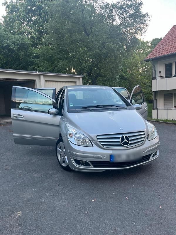 Silber Gebraucht 2007 Mercedes B180 Van / Kleinbus | 3.400 € (Teuer) - Bild 1/4
