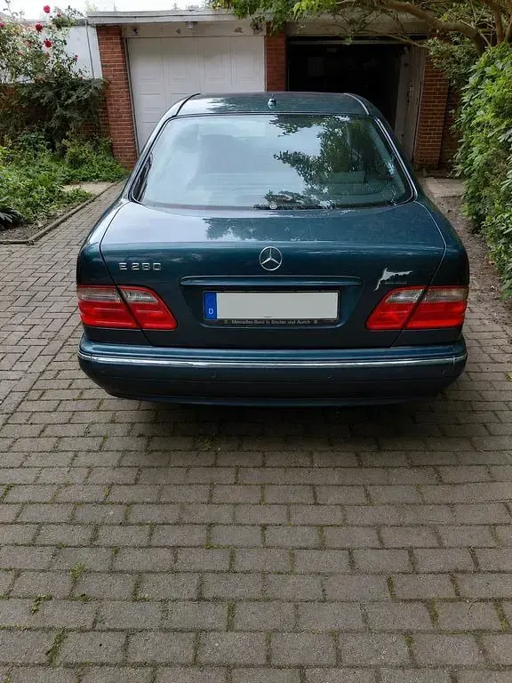 Gebraucht Mercedes E280 Elegance 204 PS (150 kW) 2000 Grün Limousine